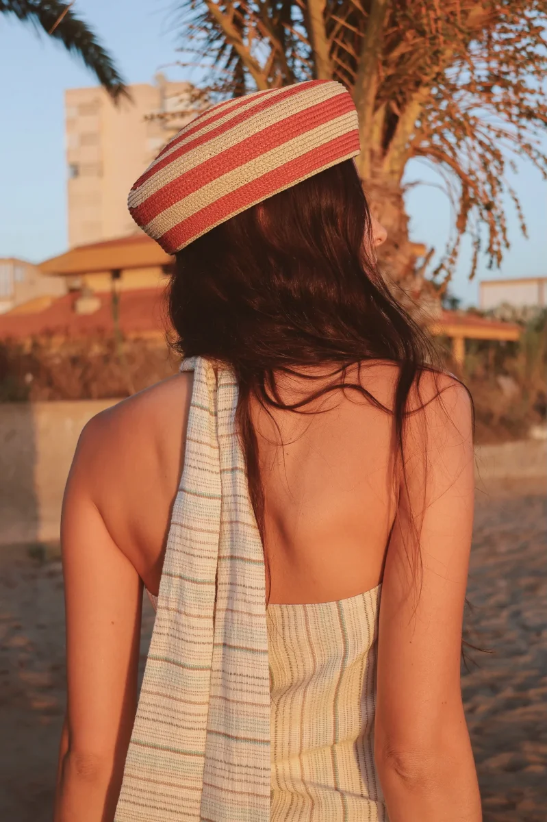 Casquete Celine de rayas beige y rojo - Imagen 5