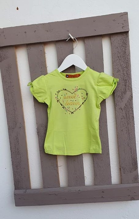 CAMISETA NIÑA BORDADA CORAZÓN