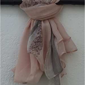 Pashmina estampada franjas rosa gris