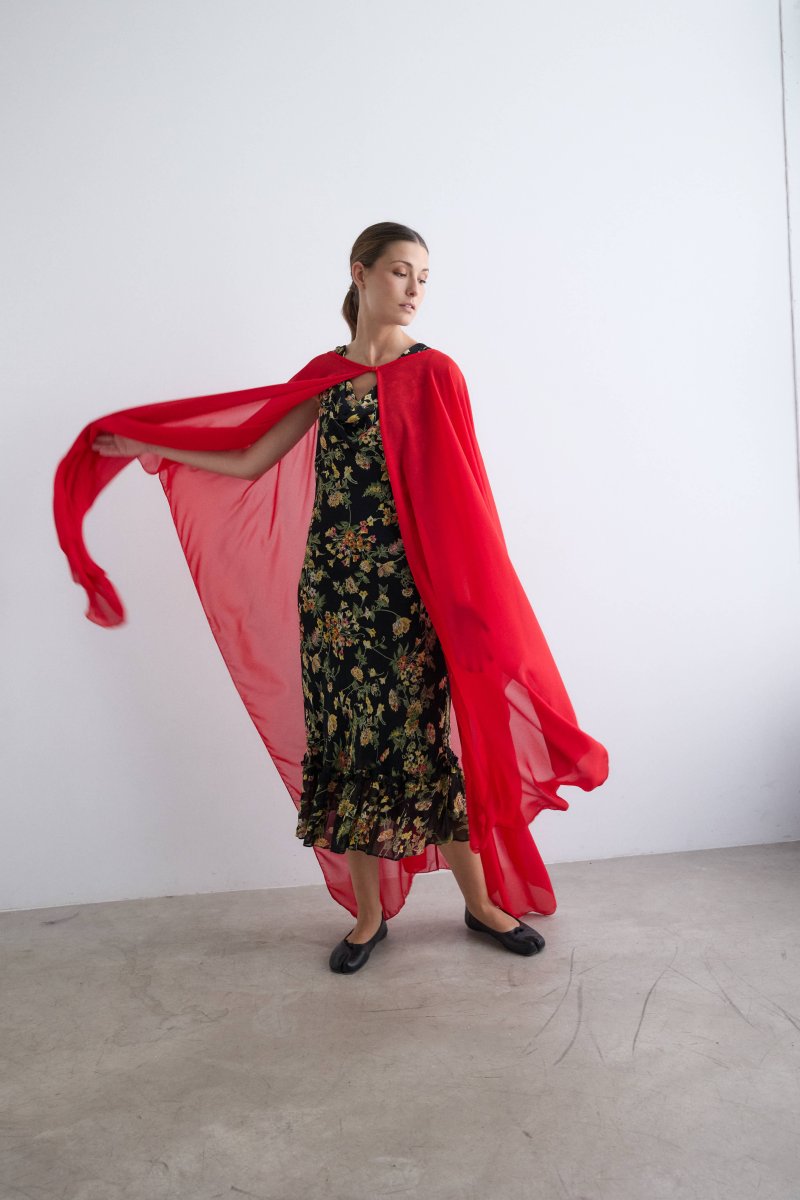 Capa de crepe larga roja - Imagen 2