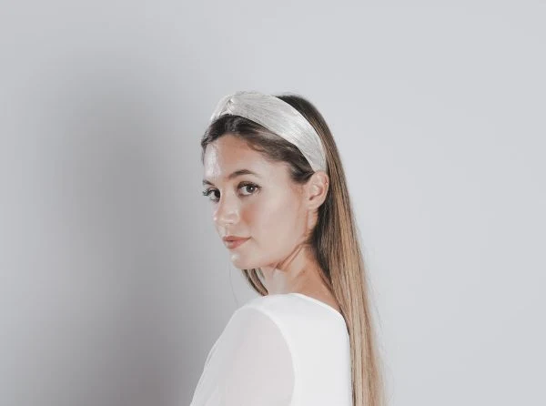 Diadema Baronesa gris perla - Imagen 2