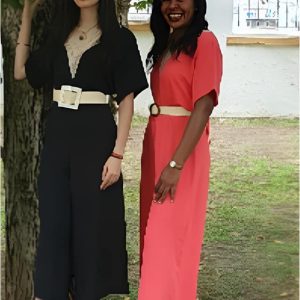Mono mujer con pasamanería