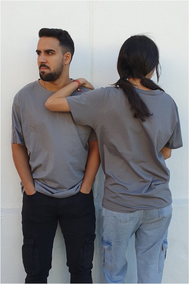 Camiseta unisex básica gris
