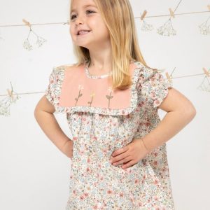 Vestido para Niña Liberty con Pechera Rosa Bordada – Paloma de la O