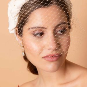 Diadema Infanta blanca de crepe