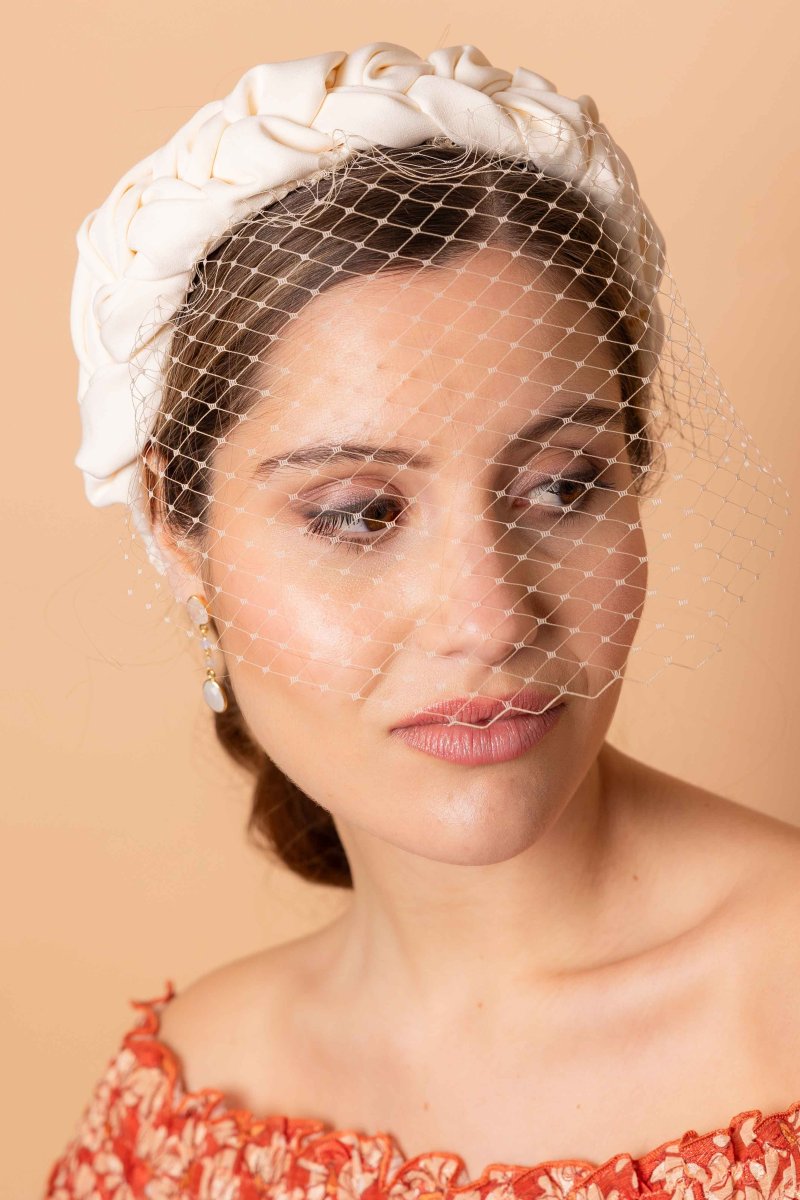 Diadema Infanta blanca de crepe - Imagen 2