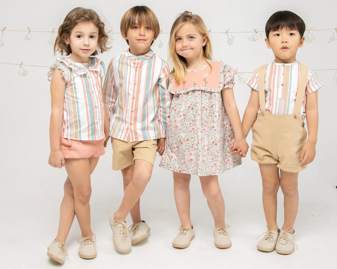 Conjunto de Blusa a Rayas con Lazos y Ranita Coral para Niña – Paloma de la O - Imagen 3