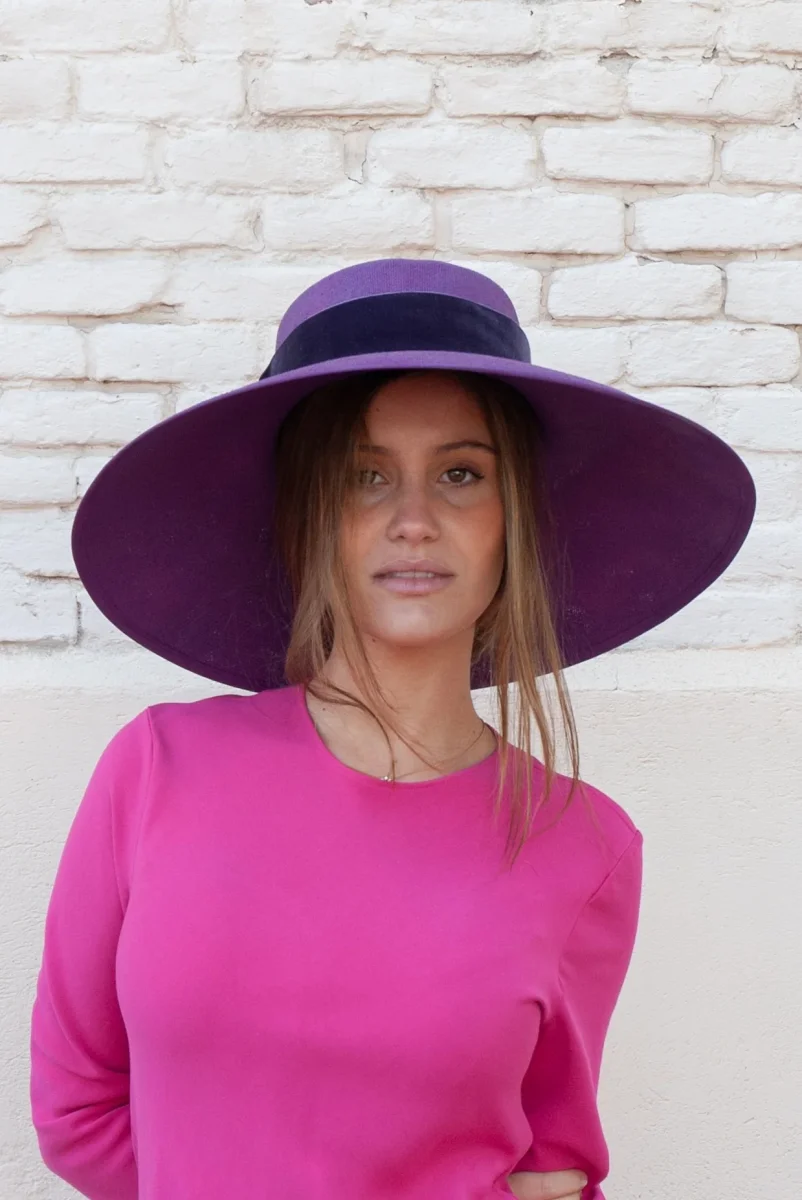 Pamela Clotilde Morada con cinta - Imagen 2