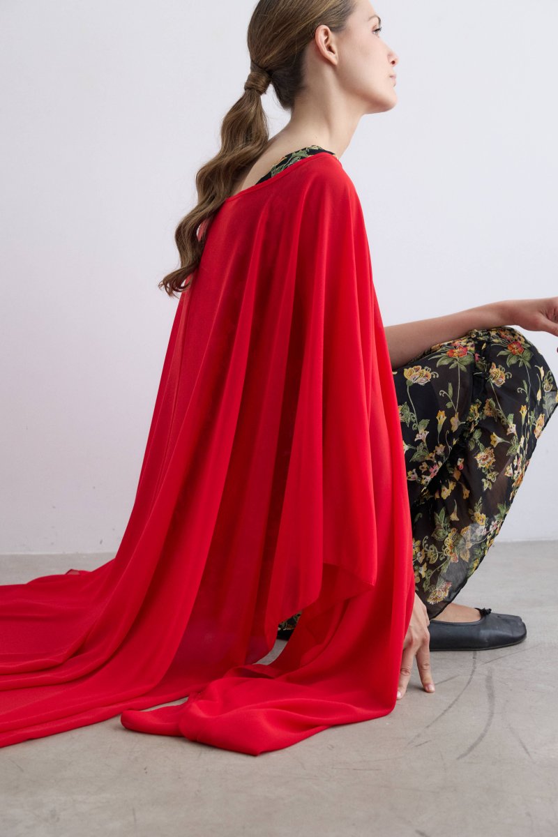 Capa de crepe larga roja - Imagen 5