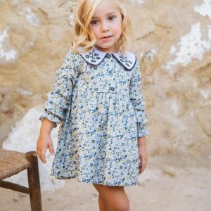 Vestido Infantil de Flores con Cuello Bobo Bordado – Paloma de la O