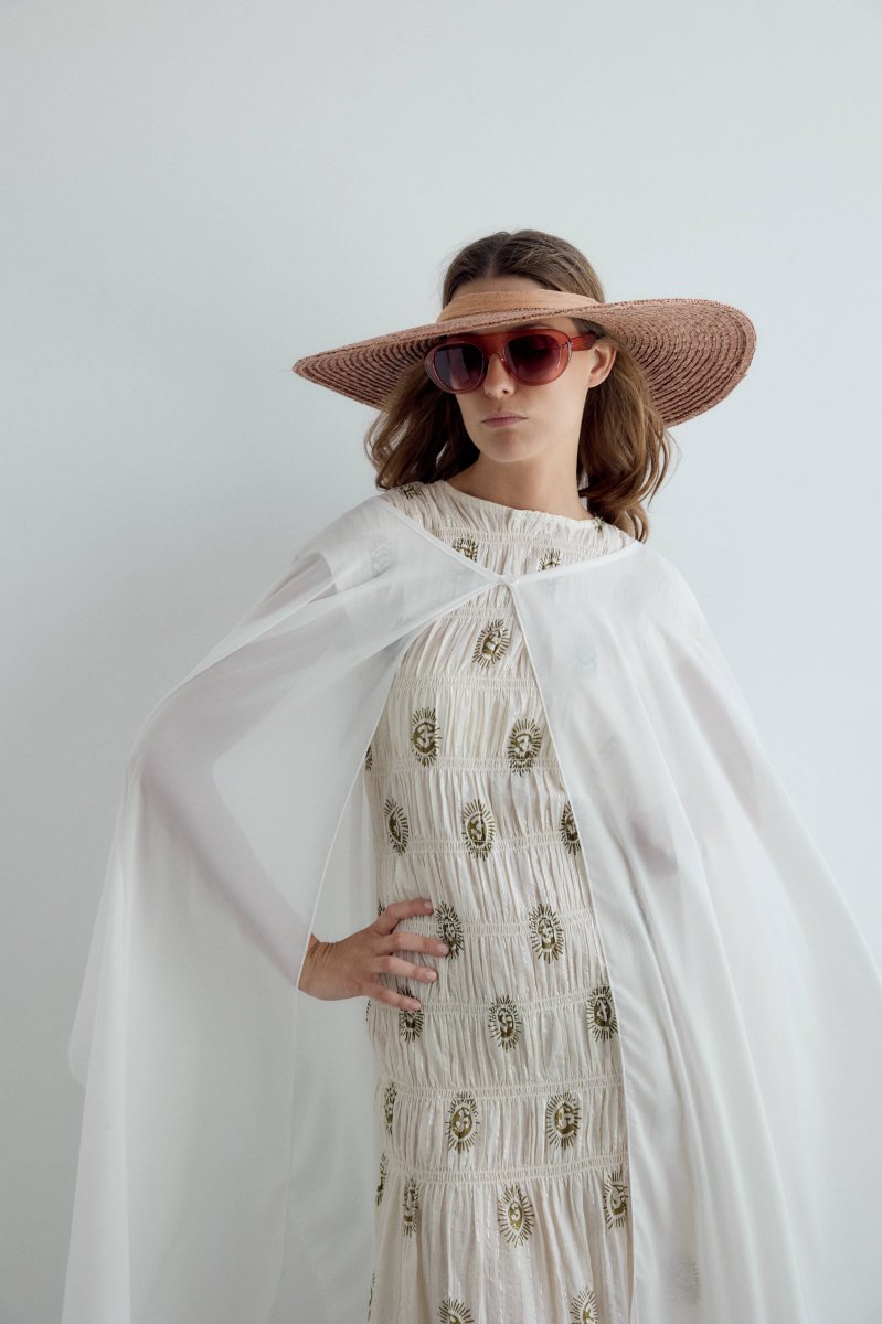 Capa de crepe larga blanca - Imagen 5