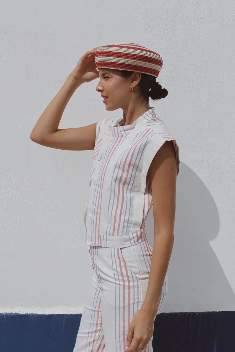 Casquete Celine de rayas beige y rojo - Imagen 3
