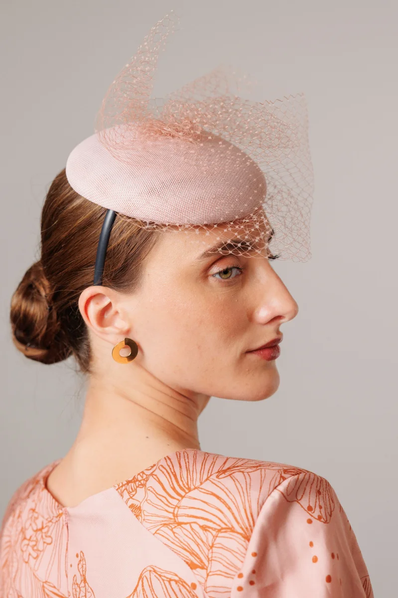 Tocado Meghan rosa - Imagen 4