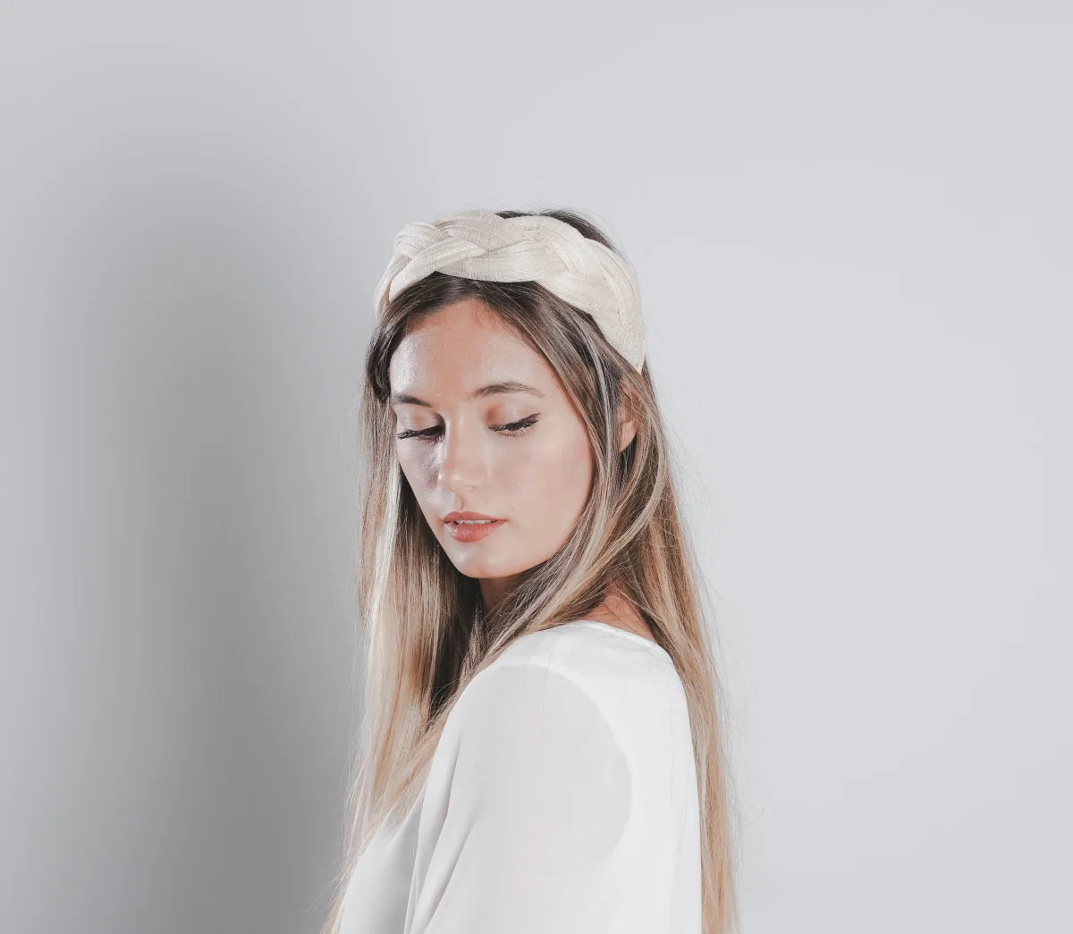 Diadema Infanta beige - Imagen 3