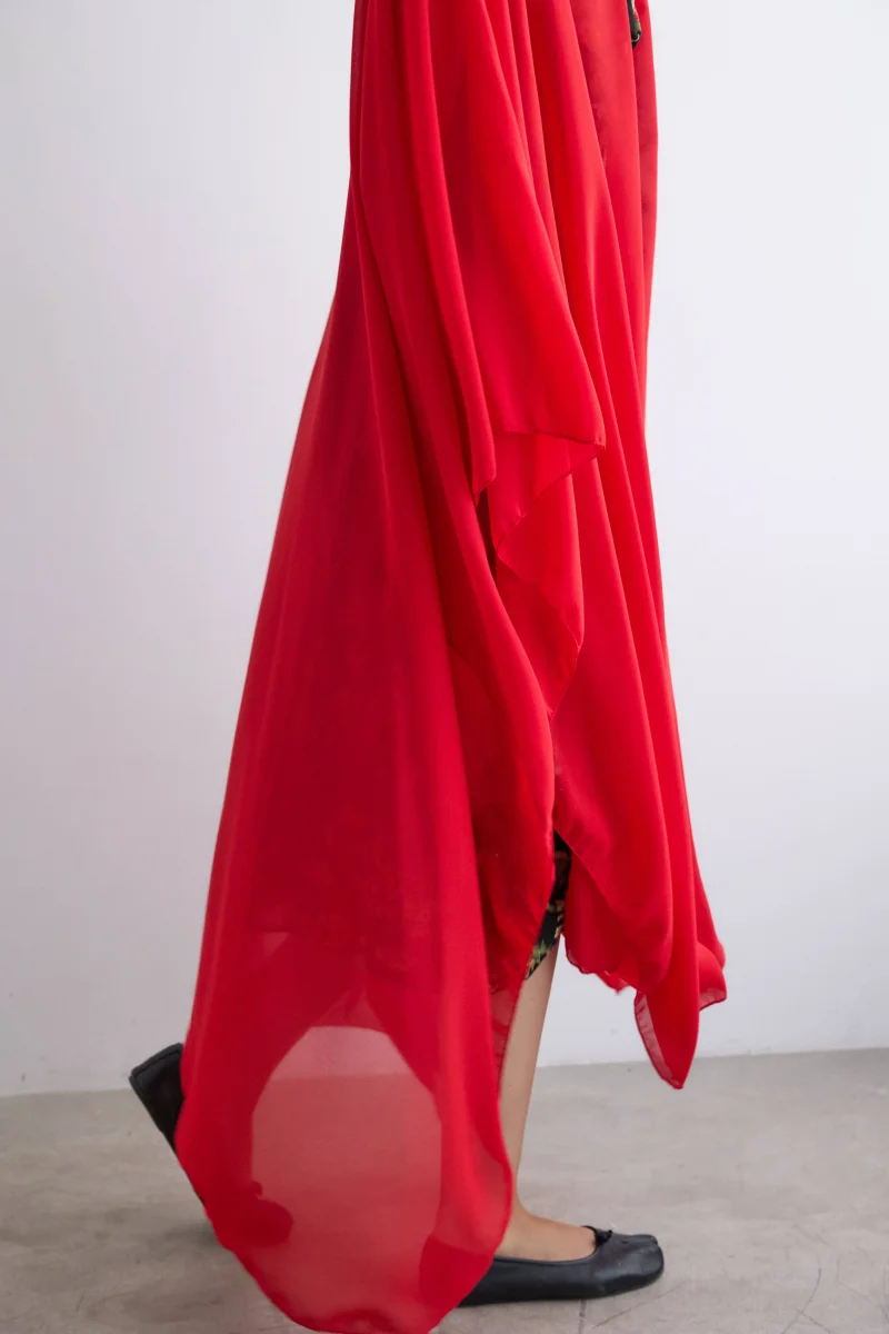 Capa de crepe larga roja - Imagen 3
