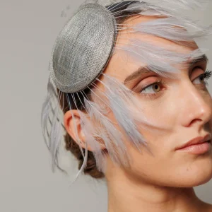 Tocado Feather gris