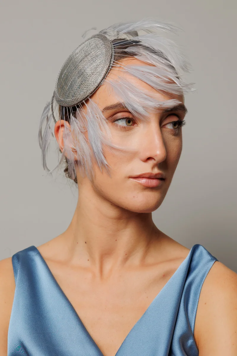 Tocado Feather gris - Imagen 4