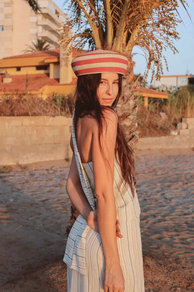Casquete Celine de rayas beige y rojo - Imagen 6