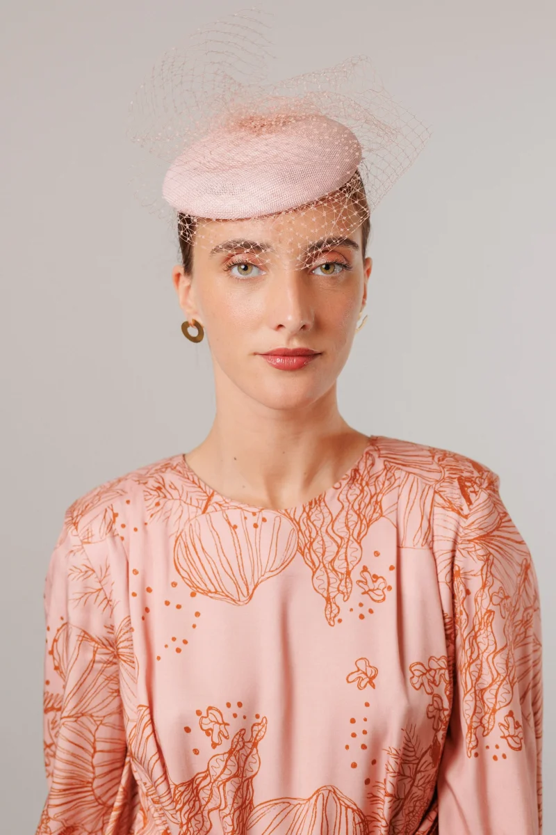 Tocado Meghan rosa - Imagen 3