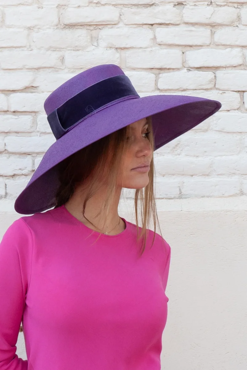Pamela Clotilde Morada con cinta - Imagen 4