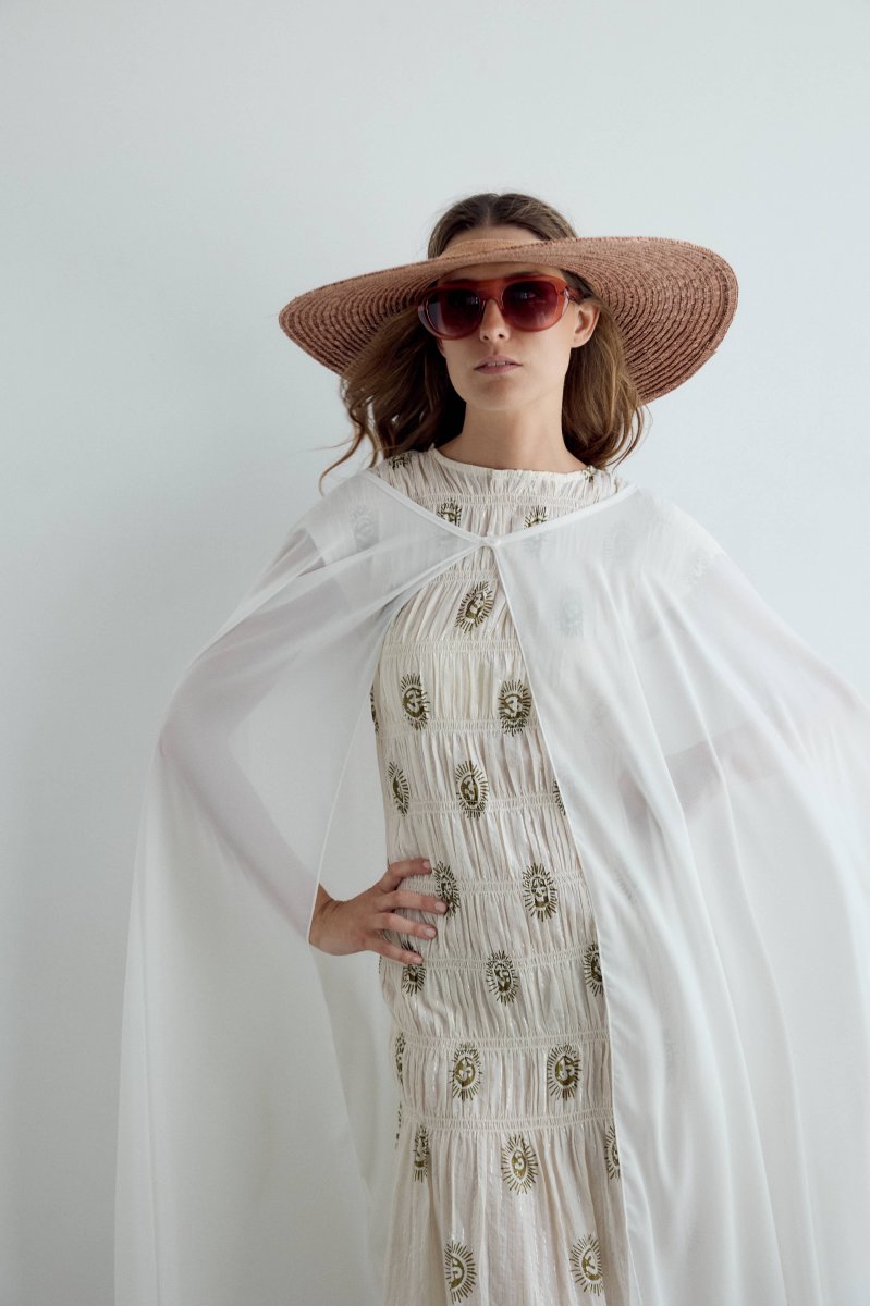 Capa de crepe larga blanca - Imagen 4