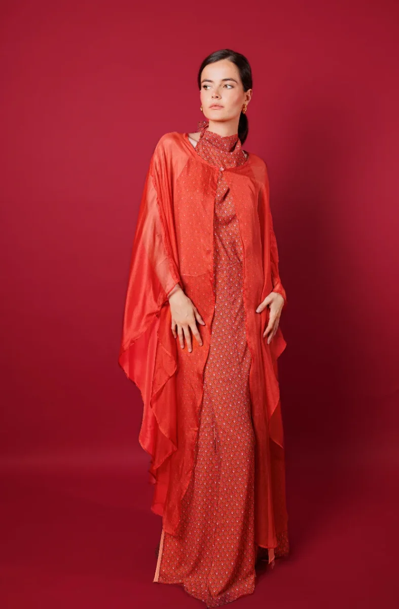 Capa larga roja