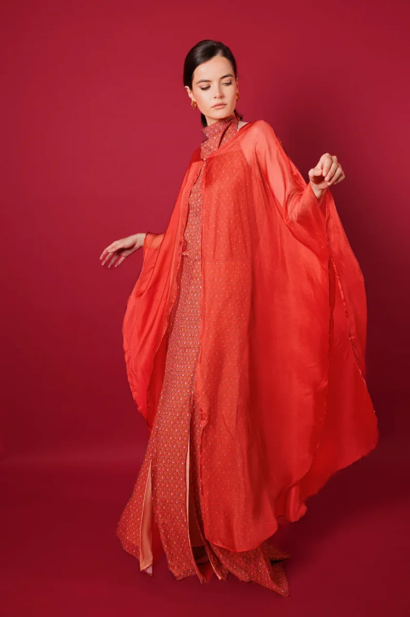 Capa larga roja - Imagen 3