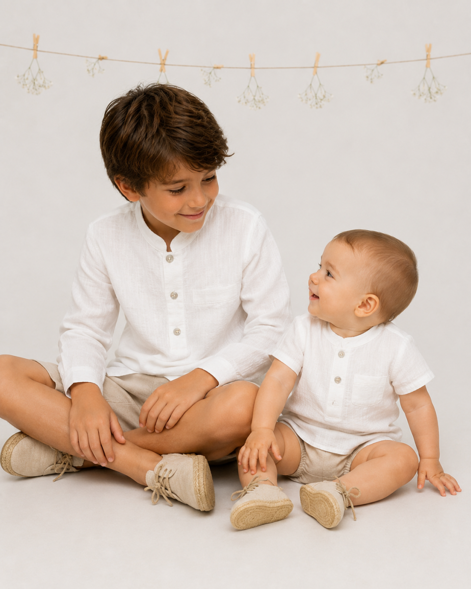 Conjunto para Niño de Camisa Manga Corta Blanca y Ranita Arena – BBZ Creaciones - Imagen 3