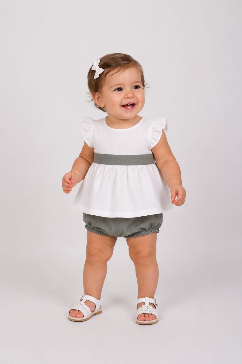 Conjunto de Blusa Blanca con Fajín y Ranita Gris para Niña – BBZ Creaciones - Imagen 3