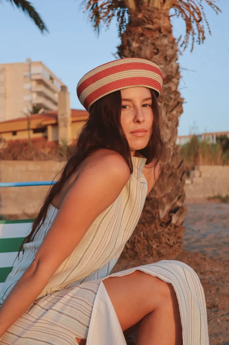 Casquete Celine de rayas beige y rojo - Imagen 7
