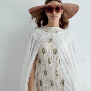 Capa de crepe larga blanca