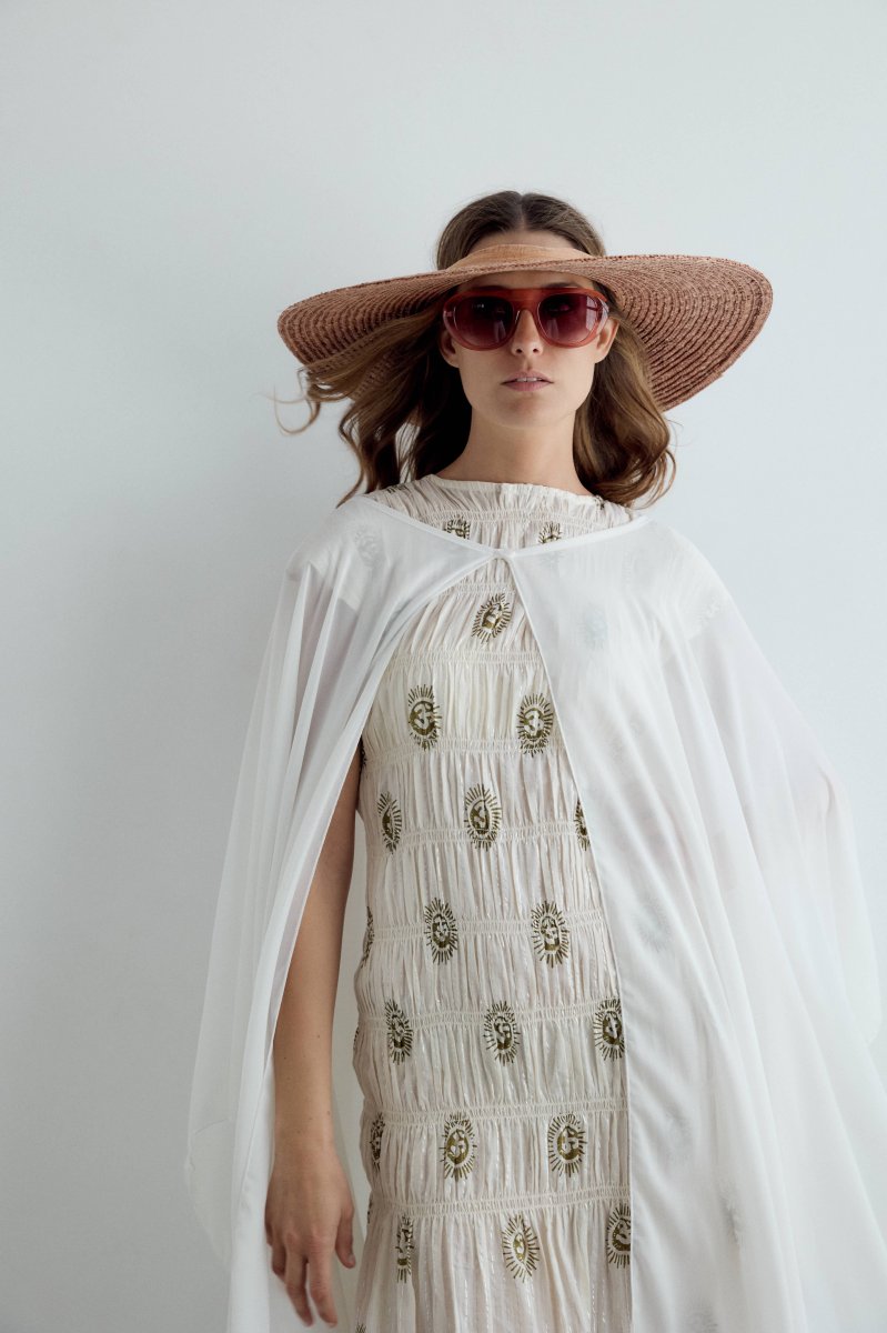 Capa de crepe larga blanca - Imagen 2