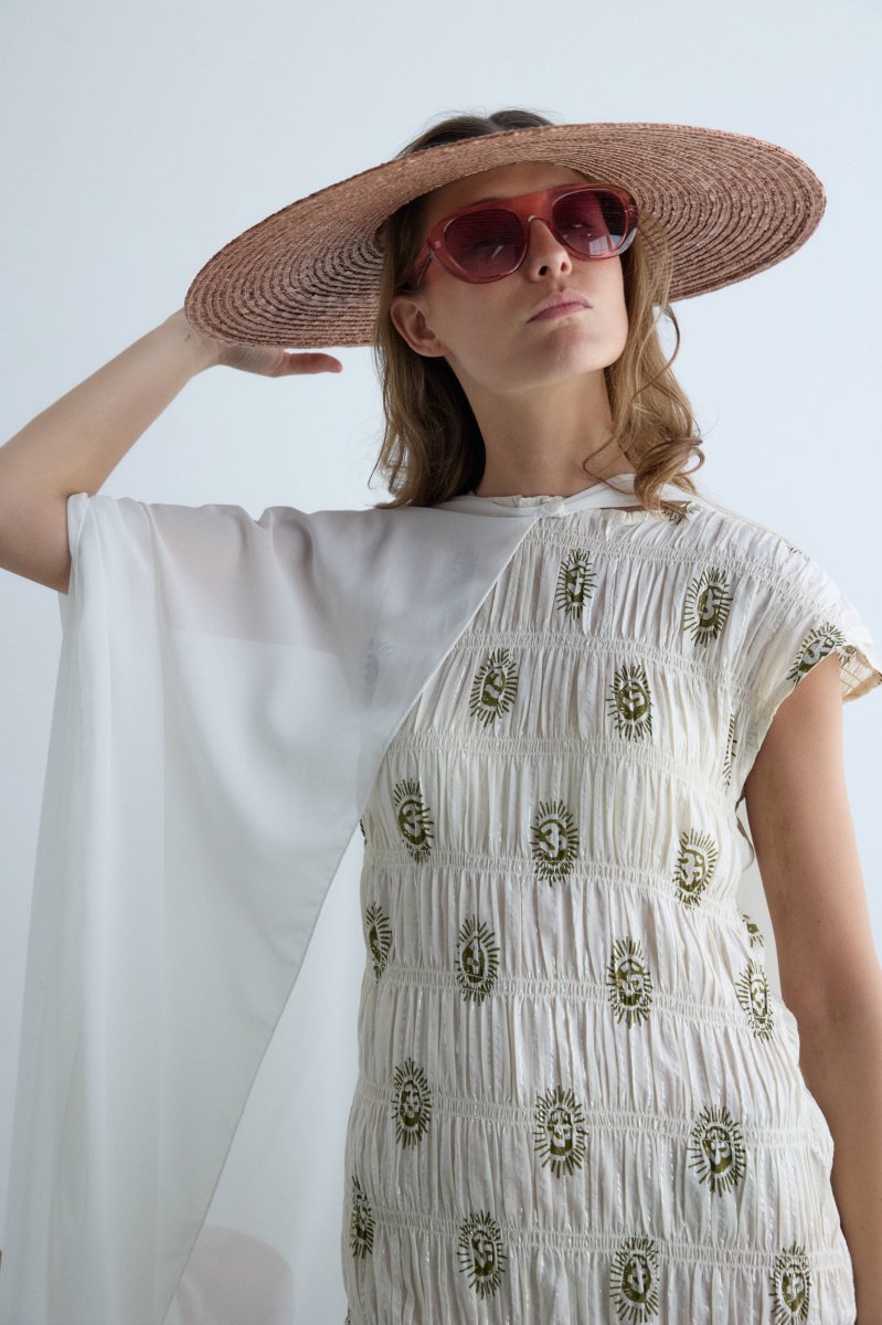 Capa de crepe larga blanca - Imagen 6