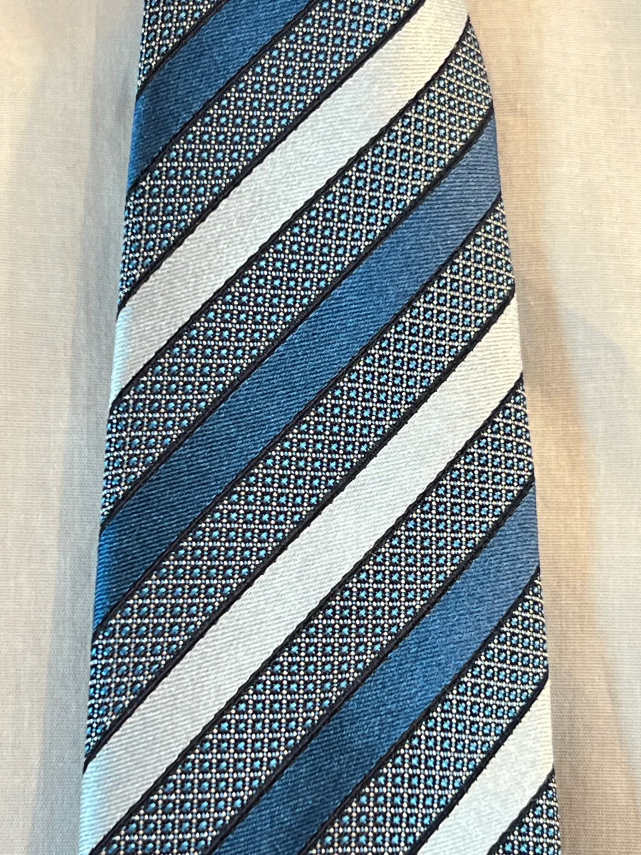 Corbata de Seda Canali (Textura y Rayas en Tonos Azules) - Imagen 3