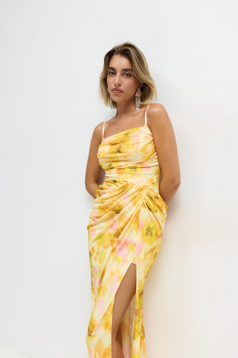 Vestido Cascada Asimétrica Cadera Estampado