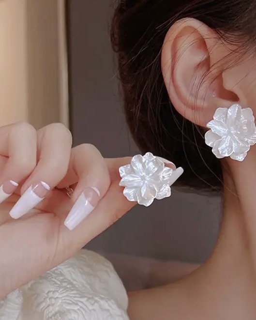 Pendientes Flor Nacarada - Imagen 2