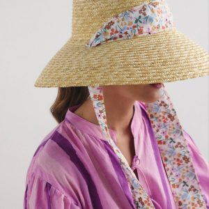Pamela Audrey beige con cinta de flores