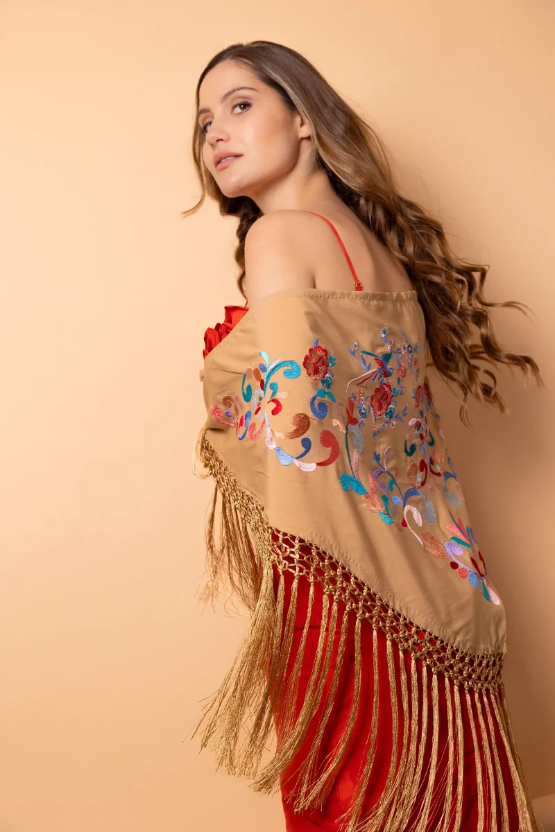 Mantoncillo Bordado Beige - Imagen 3