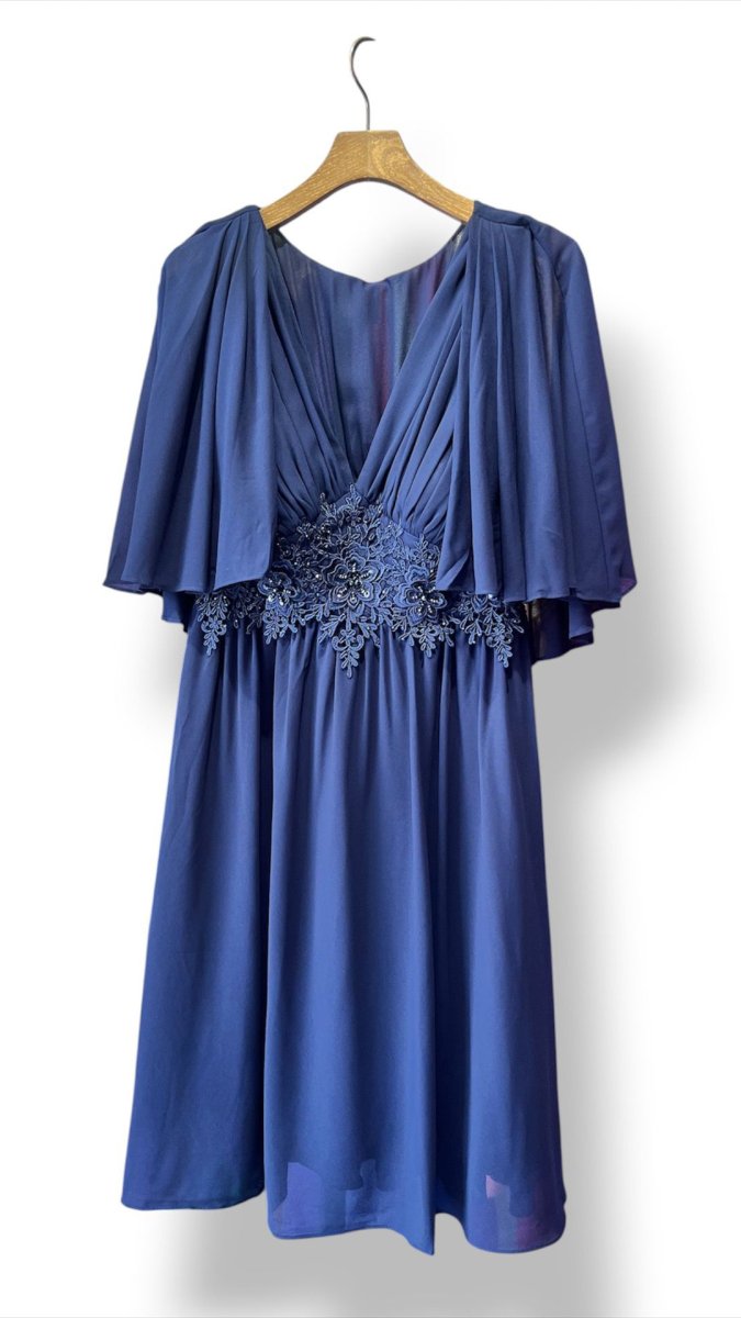 Vestido Capa Cintura Flores Curvy Midi - Imagen 4