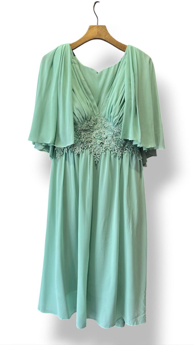 Vestido Capa Cintura Flores Curvy Midi - Imagen 6
