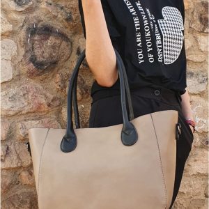 Bolso armado con asas de color negro