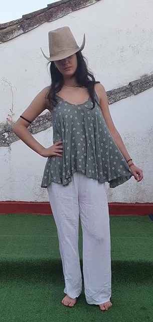 TOP MUJER ESTAMPADO CON VUELO - Imagen 4
