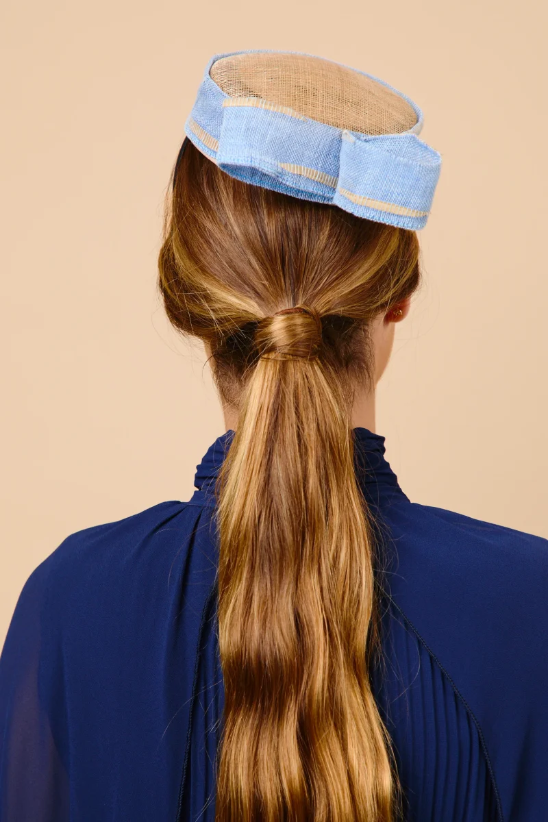 Tocado Casquete Dominica Camel y azul - Imagen 4