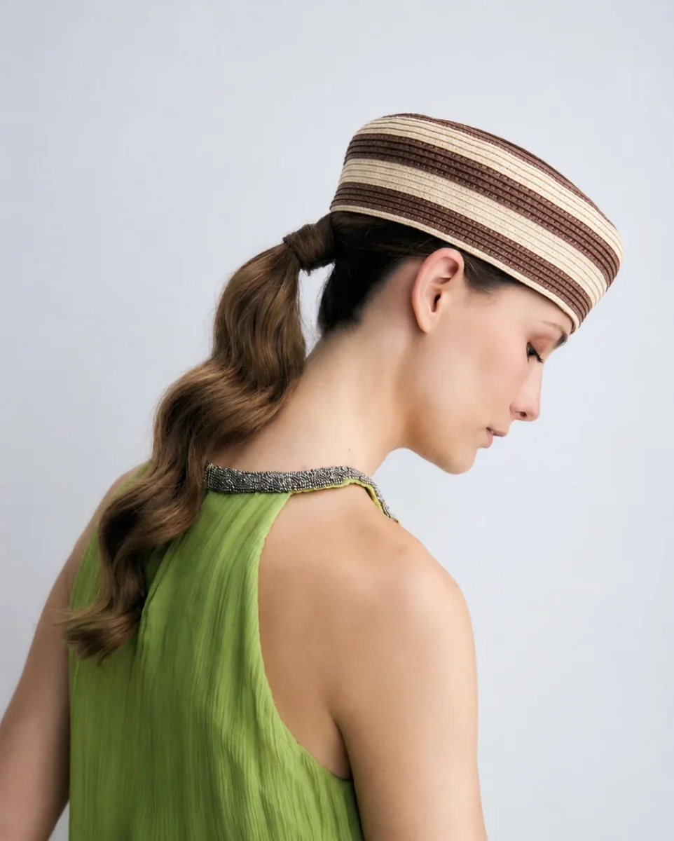 Casquete Celine de rayas beige y chocolate