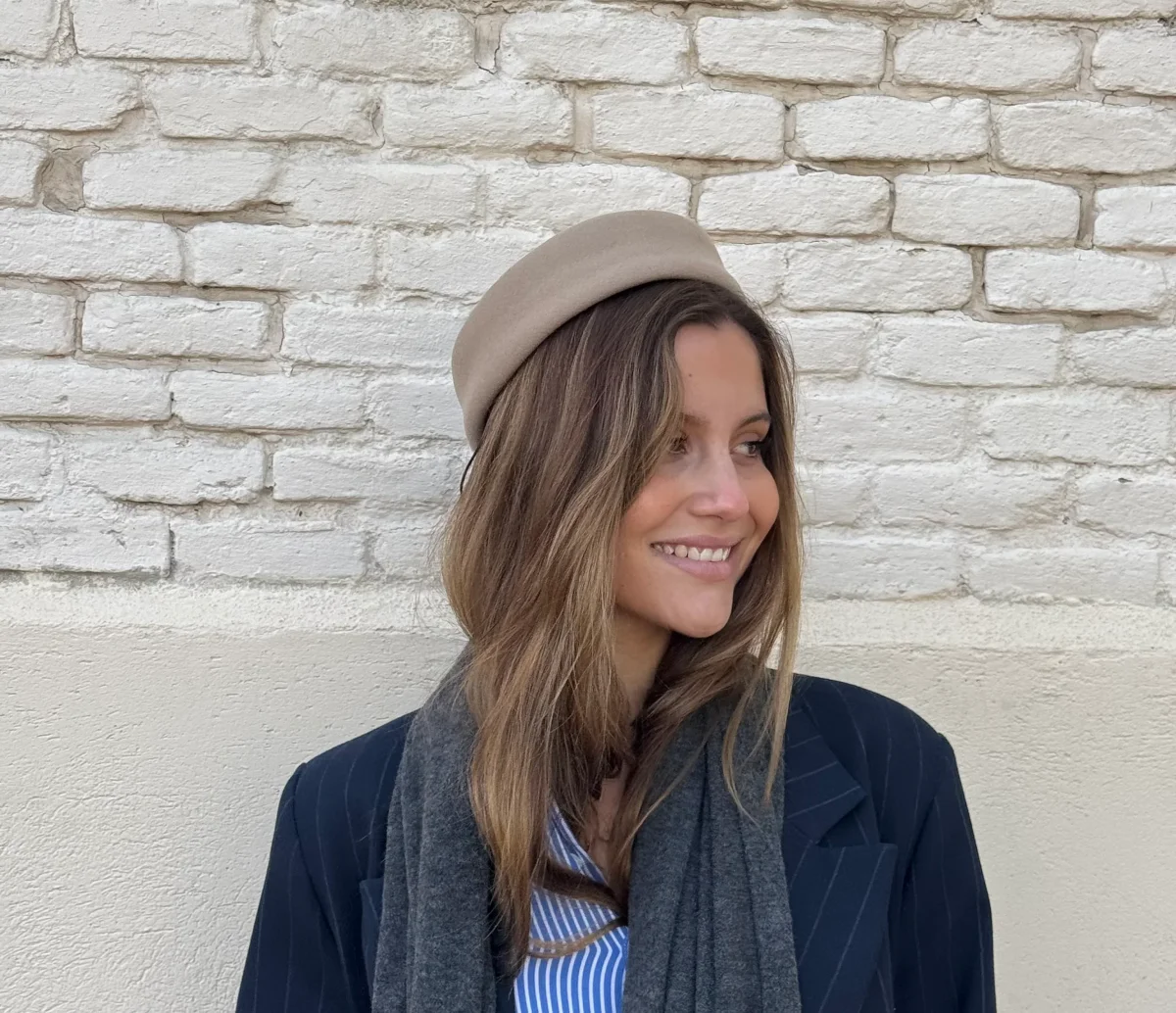 Tocado Casquete Jackie mini camel - Imagen 2