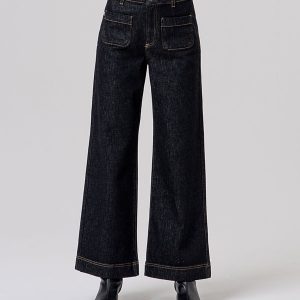 PANTALONES JEANS CON BOLSILLOS DELANTEROS NEGRO SURKANA 556BAJE52300