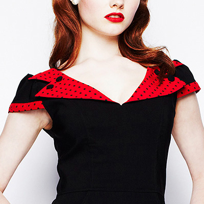 Evie – Vestido de noche negro con adornos en rojo - Imagen 3