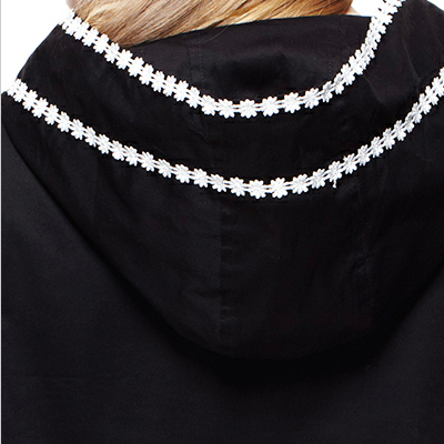 Hana – Capa negra con adornos blancos - Imagen 7