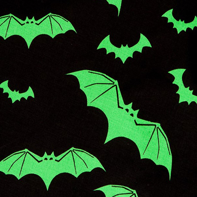 Bat – Vestido negro con murciélagos verdes - Imagen 7