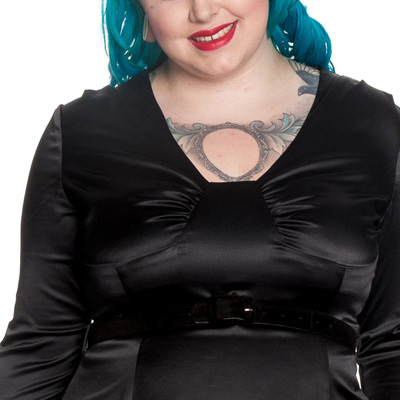 Mylene – Vestido de saten negro en tallas grandes - Imagen 4